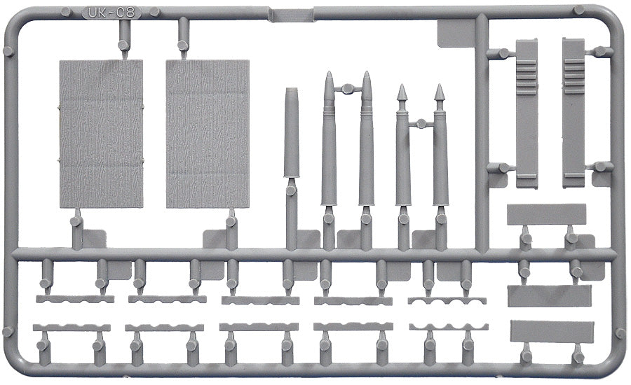 Soviet Tank Crew at Work (1:35)